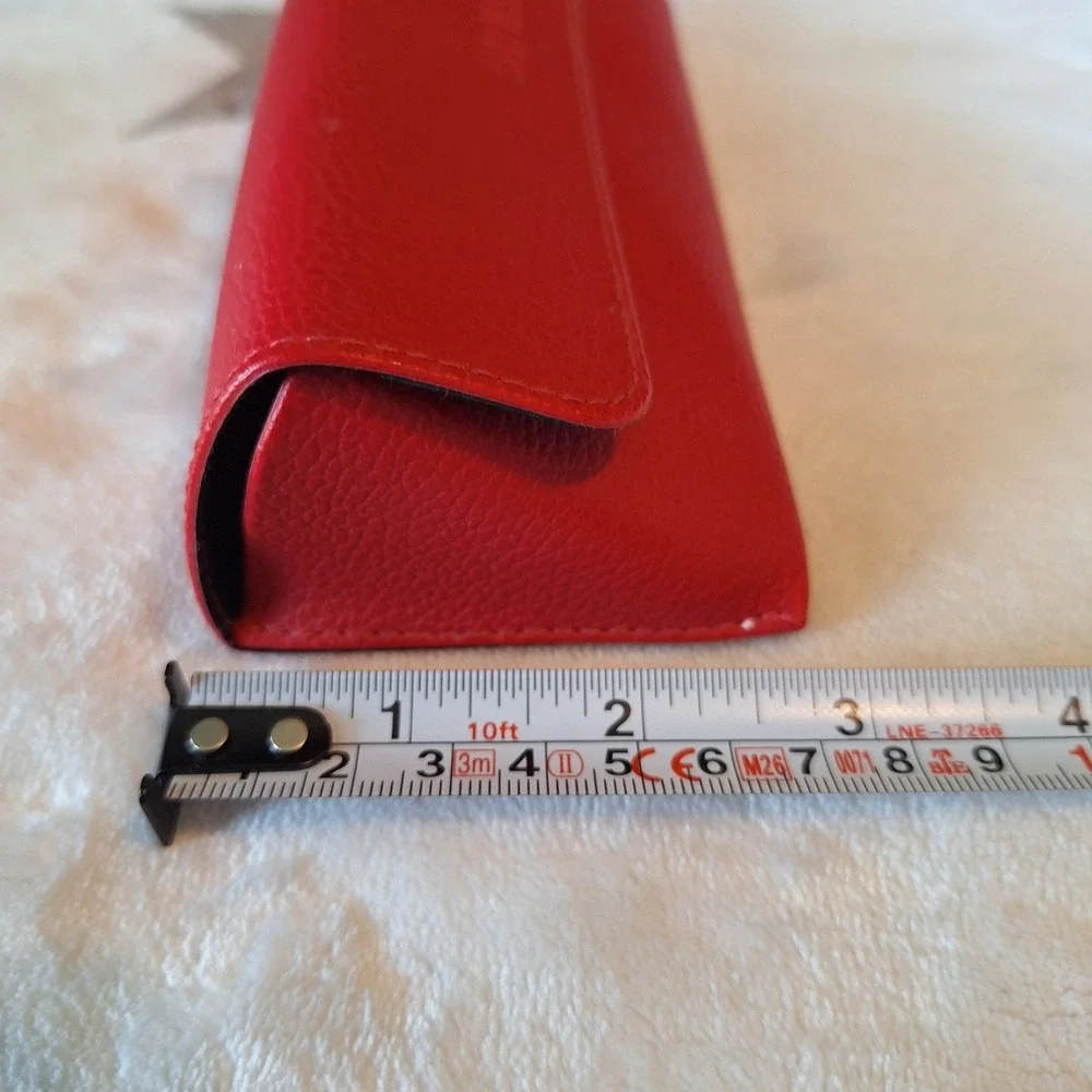 Guess Red Shell Case Holder Magnetic Button Clasp Eyeglass/Reading Glasses Case